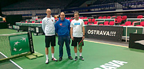 Fed Cup 2013 Ostrava - kapitán Petr Pála a trenér David Kunst